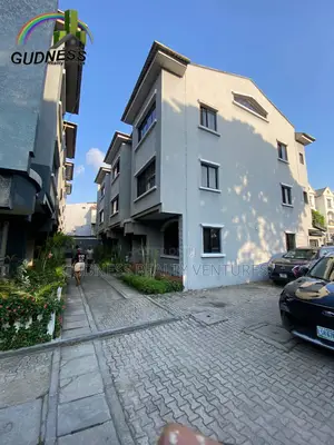 4bdrm Apartment in Victoria Island for rent