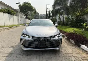 Toyota Avalon Limited FWD Sedan (3.5L V6 8A) 2019 White