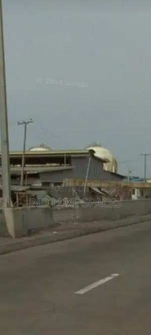 A Vacant Industrial Warehouses Workshop(Demolisheable)