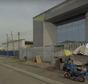 A Vacant Industrial Warehouses Workshop(Demolisheable)
