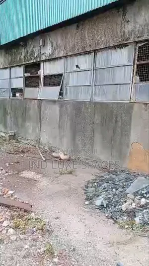 A Vacant Industrial Warehouses Workshop(Demolisheable)