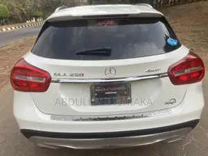 Mercedes-Benz GLA 250 SV Premium 2014 White