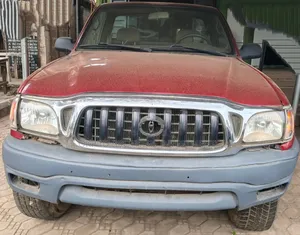 Toyota Tacoma PreRunner 4x2 Regular Cab 103.3 in. WB 2000 Red