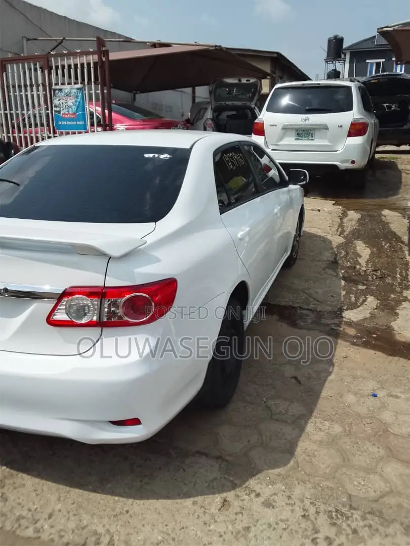 Toyota Corolla 2011 White