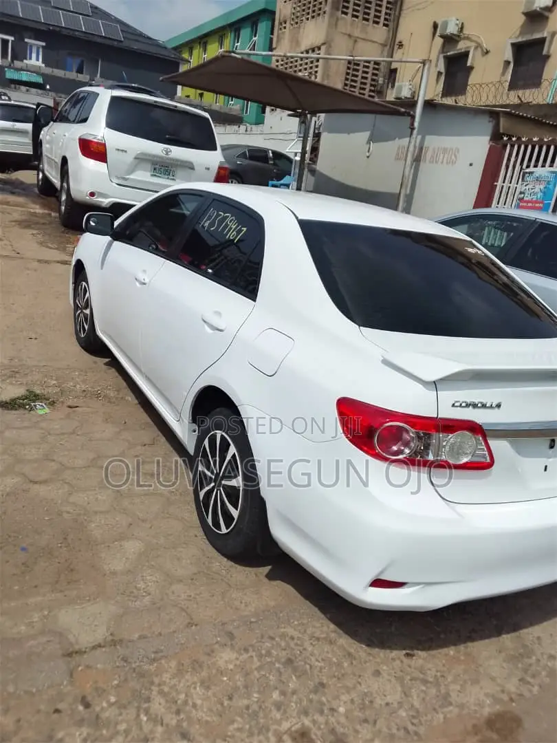 Toyota Corolla 2011 White