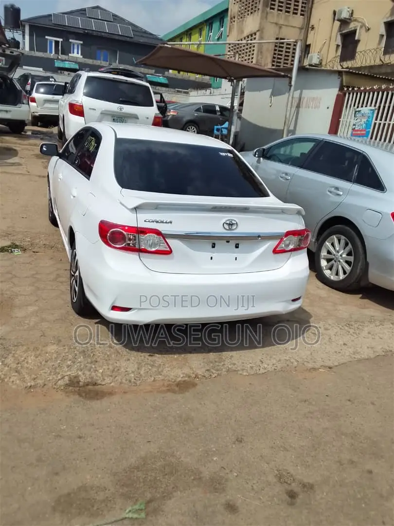 Toyota Corolla 2011 White