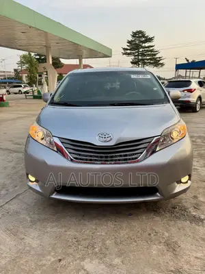 Toyota Sienna XLE 7 Passenger 2011 Silver