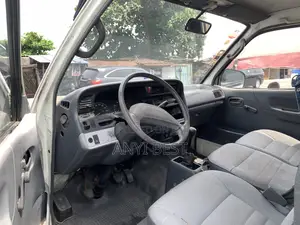 Toyota Grand HiAce 1999 White