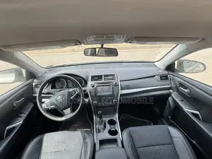 Toyota Camry SE 4dr Sedan (2.5L 4cyl 6A) 2016 Gold