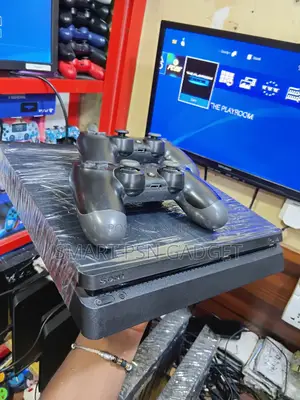 Ps4 Slim || 2 Pads ||10 Games
