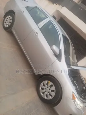 Toyota Corolla LE 4dr Sedan (1.8L 4cyl 4A) 2012 Silver