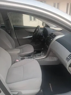 Toyota Corolla LE 4dr Sedan (1.8L 4cyl 4A) 2012 Silver