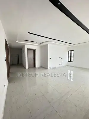 3bdrm Penthouse in Off Freedom Way, Lekki Phase 1 for sale