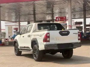 New Toyota Hilux 2025 White