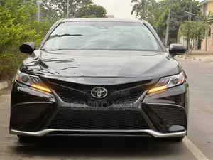 Toyota Camry XLE FWD (2.5L 4cyl 8AM) 2018 Black