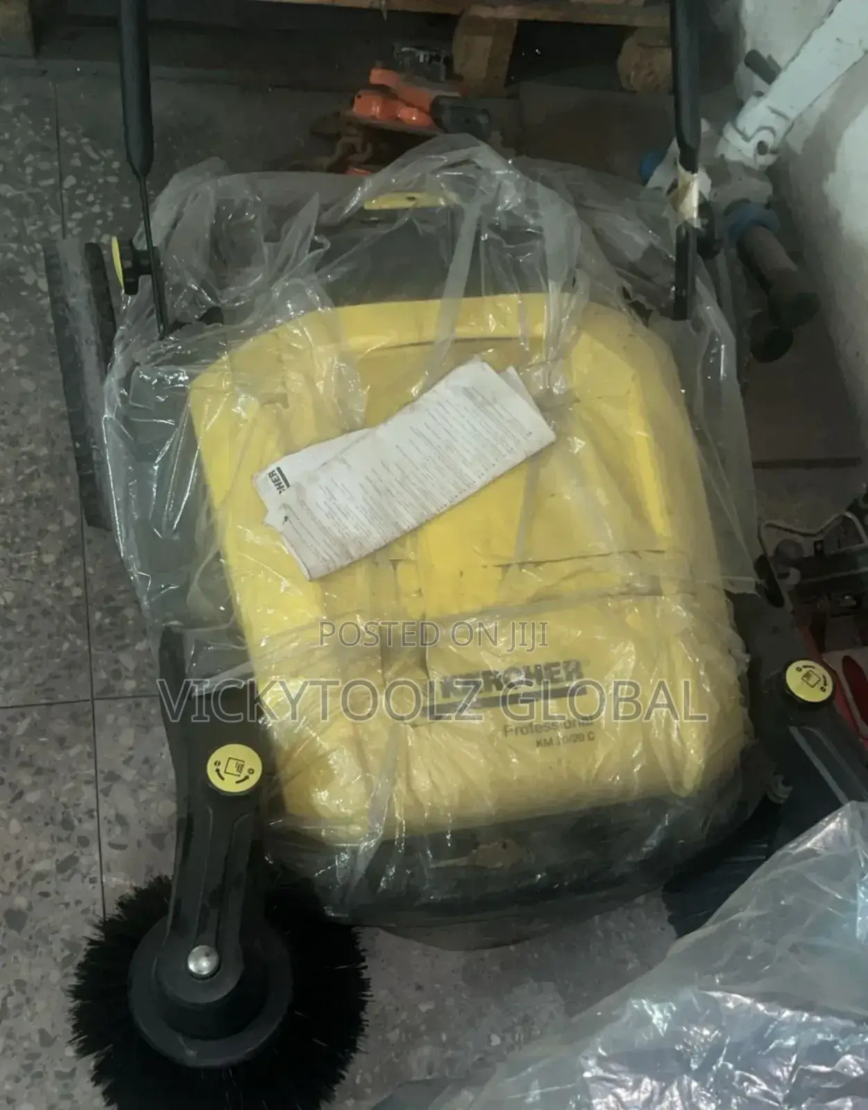 Karcher S 650 Manual Push Sweeper.