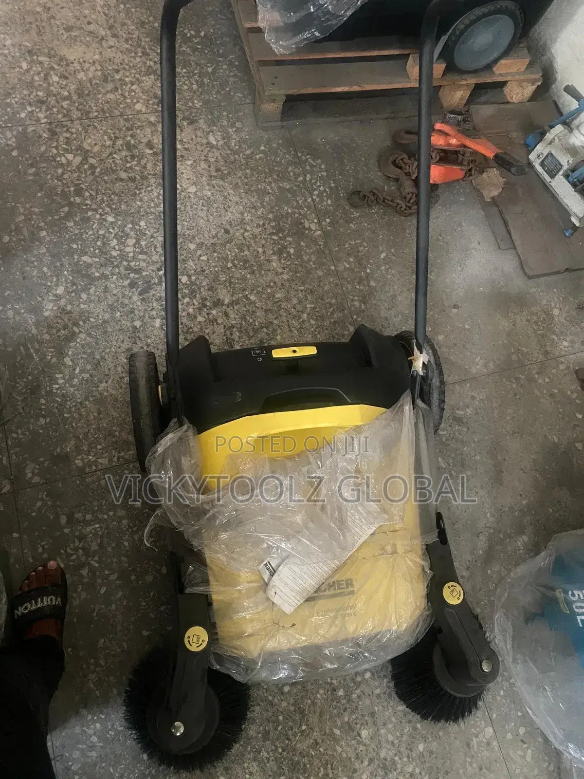 Karcher S 650 Manual Push Sweeper.