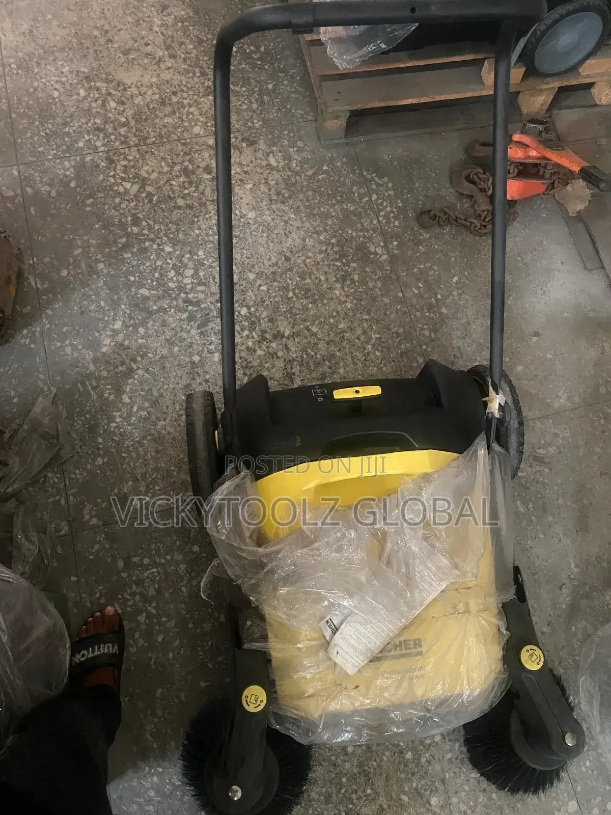 Karcher S 650 Manual Push Sweeper.