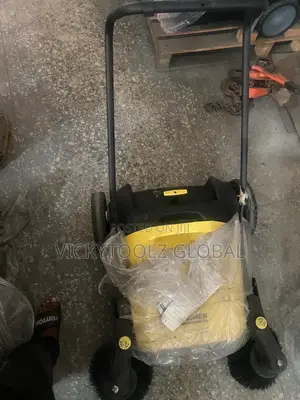 Karcher S 650 Manual Push Sweeper.