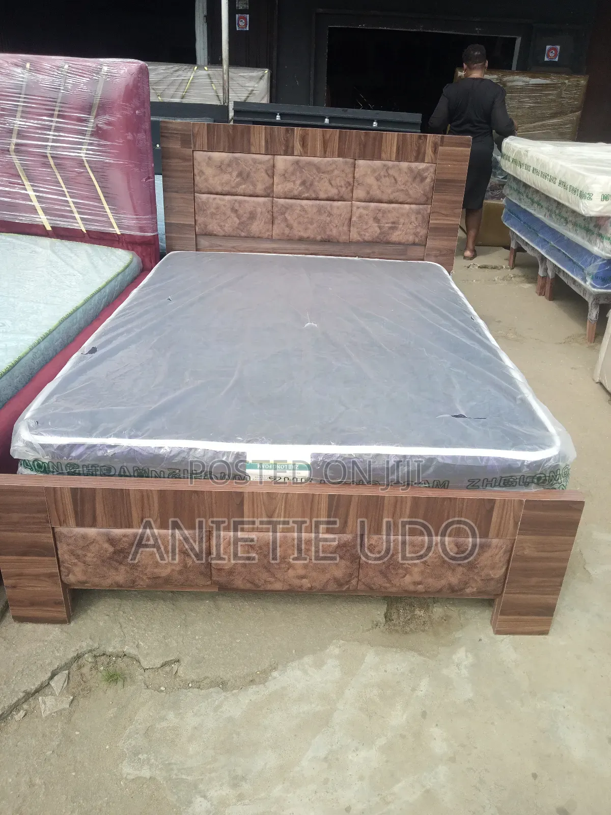 New Design Neutral Wooden Bed Frame