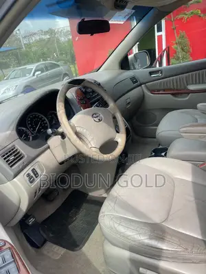 Toyota Sienna XLE FWD (3.3L V6 5A) 2004 Gold