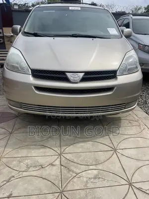 Toyota Sienna XLE FWD (3.3L V6 5A) 2004 Gold