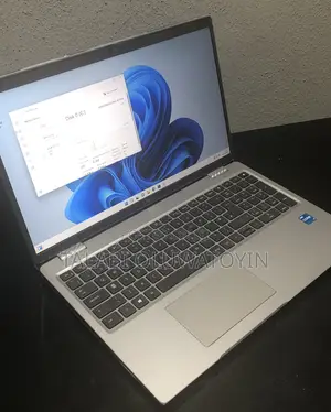 Laptop Dell Latitude 5520 8GB Intel Core i5 SSD 256GB