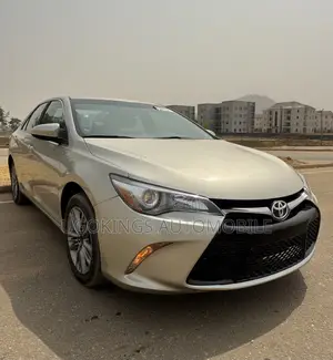 Toyota Camry SE 4dr Sedan (2.5L 4cyl 6A) 2016 Gold