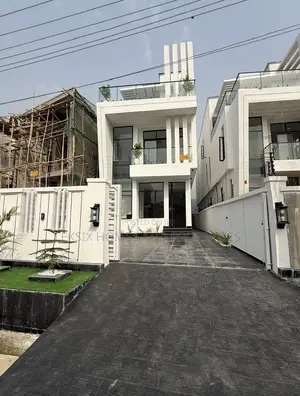 5bdrm Duplex in A Well Secured, Chevron for sale