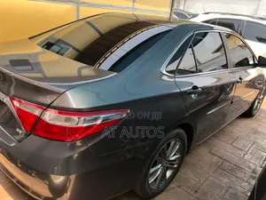 Toyota Camry XLE 4dr Sedan (3.5L 6cyl 6A) 2017