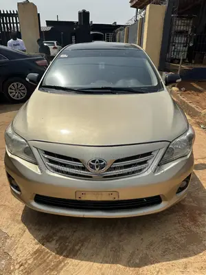 Toyota Corolla 2013 Gold