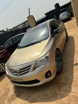 Toyota Corolla 2013 Gold