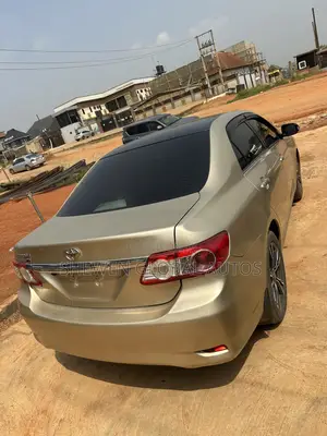 Toyota Corolla 2013 Gold