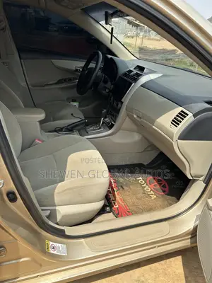 Toyota Corolla 2013 Gold