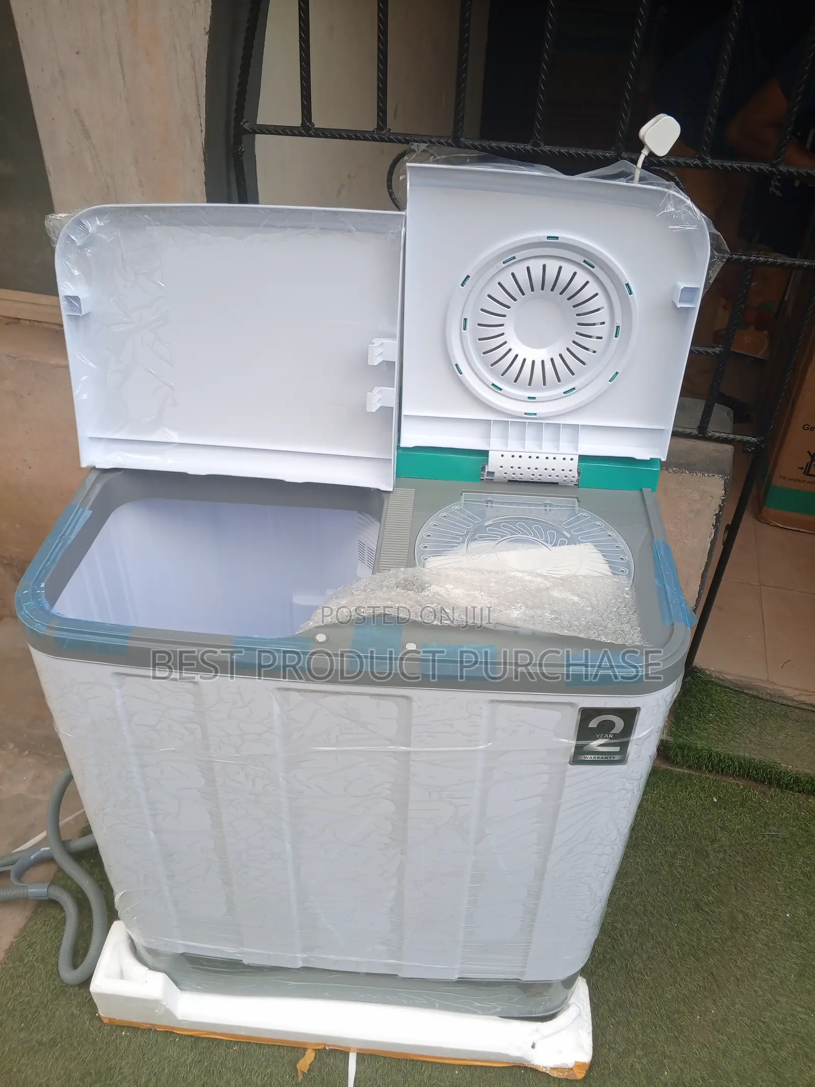 Space-Efficient Hisense 11kg Twintop Washer