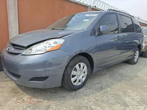 Toyota Sienna LE 7 Passenger 2010 Blue