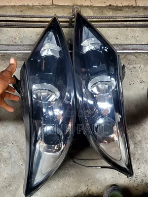 2012 Kia Sportage Headlamp Set