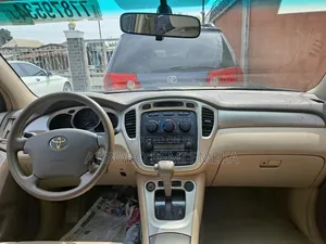 Toyota Highlander Limited V6 2005 Gold
