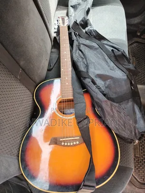 Acoustic Guitar (Excellent