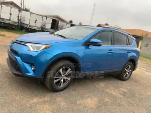 Toyota RAV4 XLE 4dr SUV (2.5L 4cyl 6A) 2018 Blue