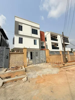 4bdrm Duplex in In An Estate, Maryland for sale