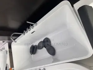 Freestanding Rectangular Bathtub