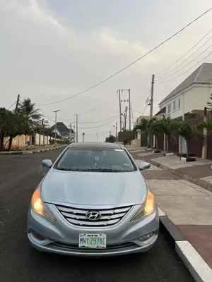 Hyundai Sonata Limited Sedan FWD (2.4L 4cyl 6A) 2013 Blue