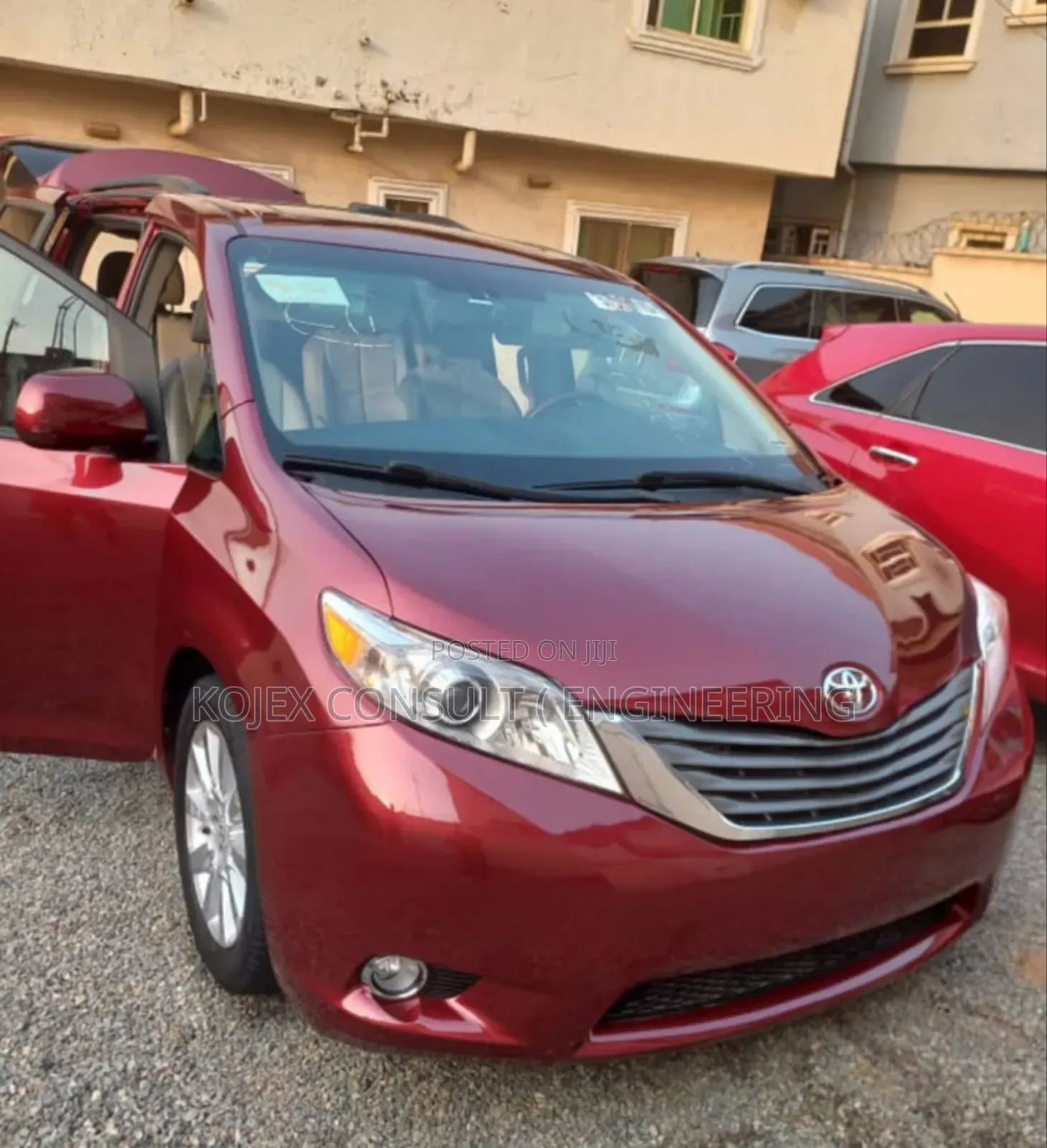 Toyota Sienna 2011 Red