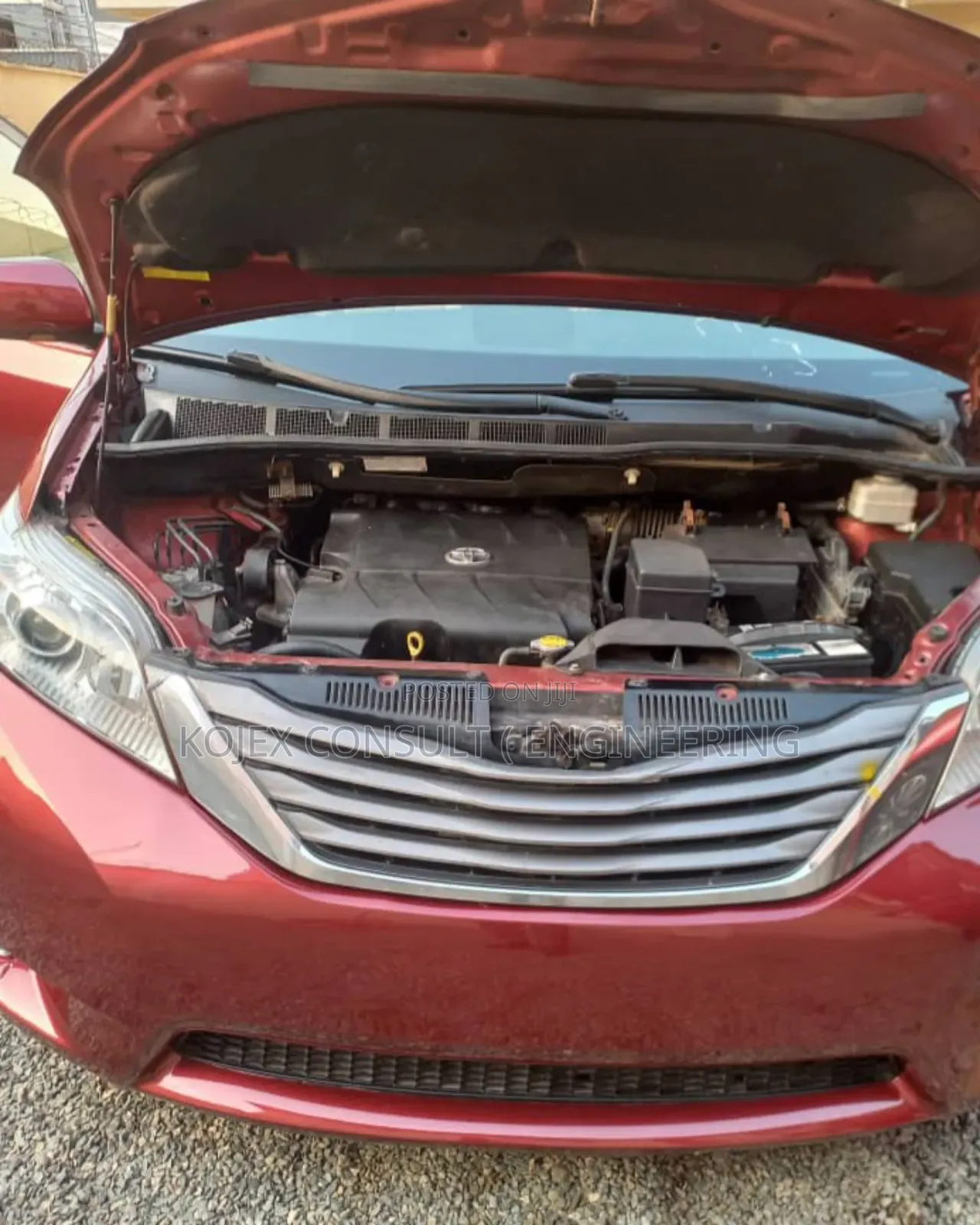 Toyota Sienna 2011 Red