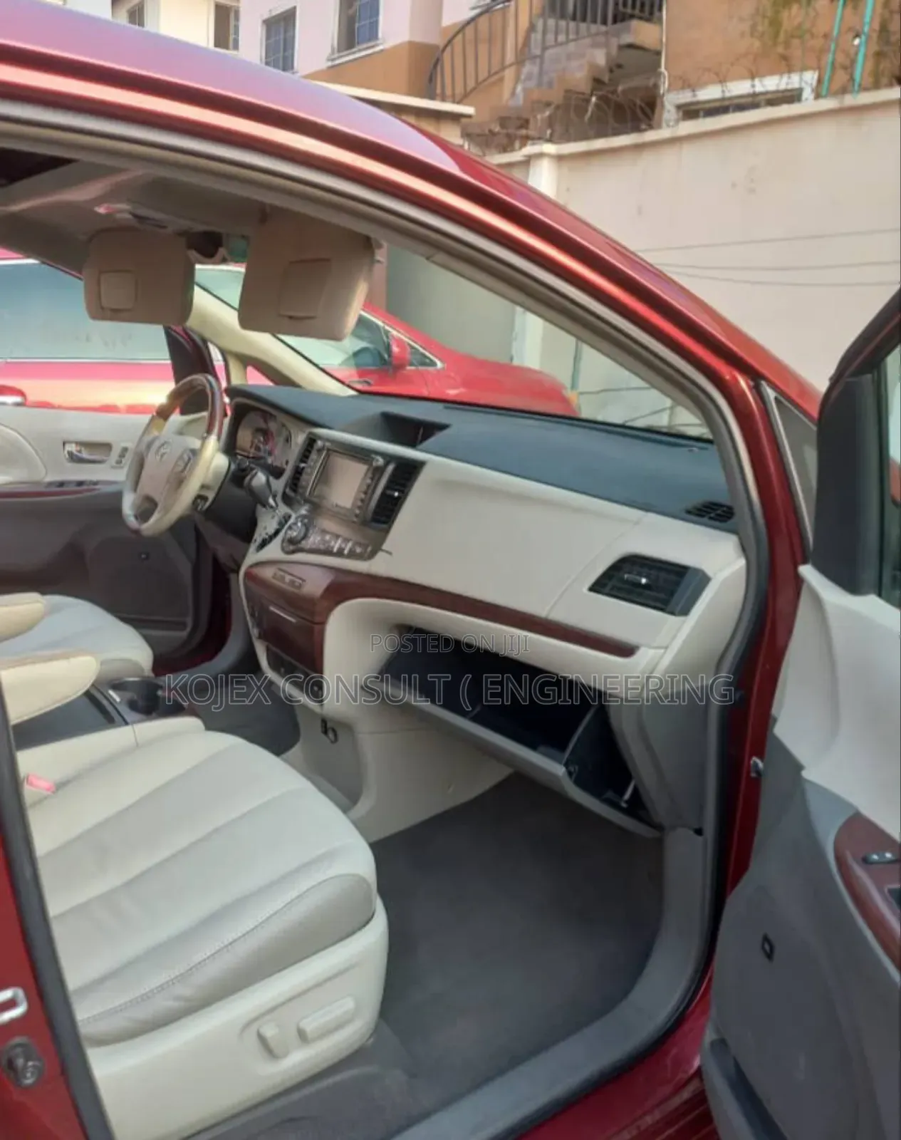 Toyota Sienna 2011 Red
