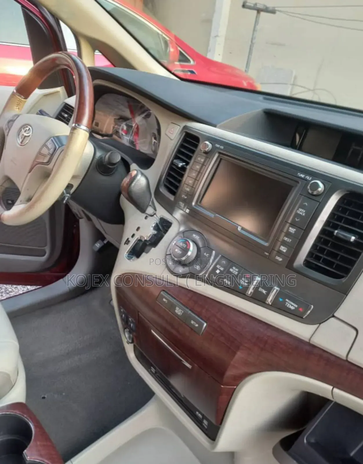 Toyota Sienna 2011 Red