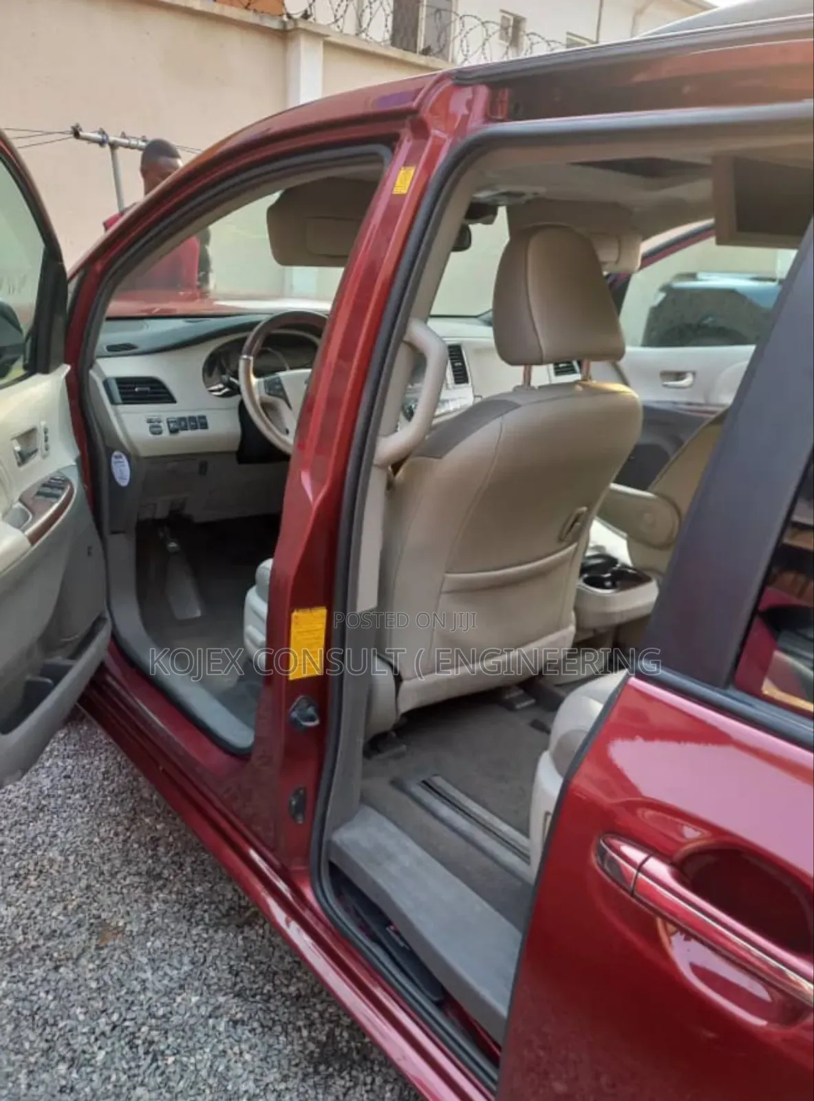 Toyota Sienna 2011 Red