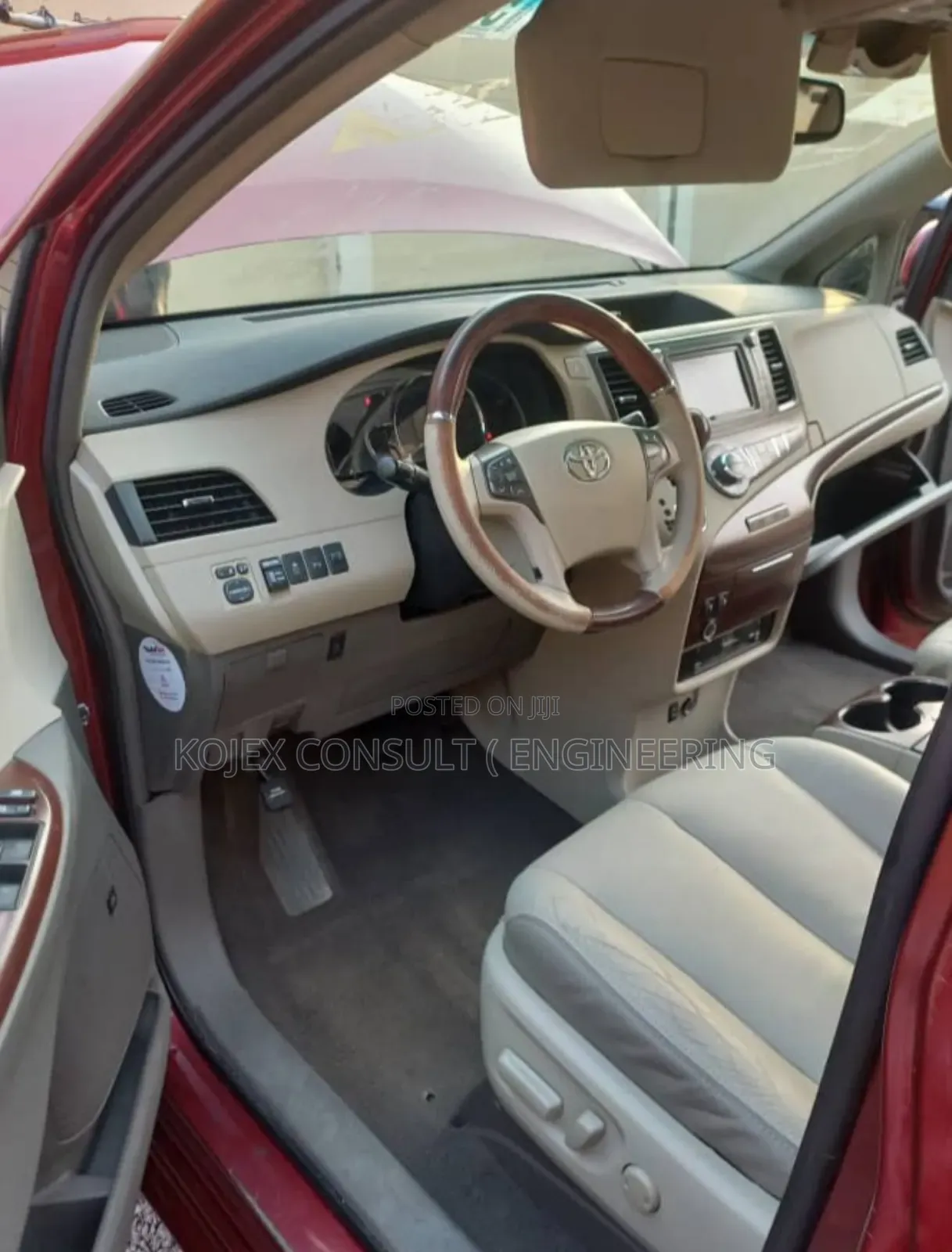 Toyota Sienna 2011 Red