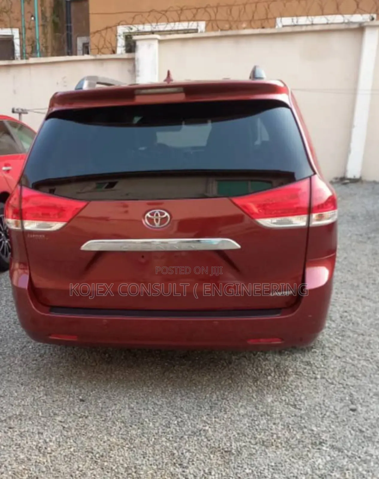 Toyota Sienna 2011 Red